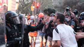 Enfrentamiento entre Mossos d'Esquadra y concentrados ante la Jefatura de Via Laietana durante 11S / PABLO MIRANZO - MA
