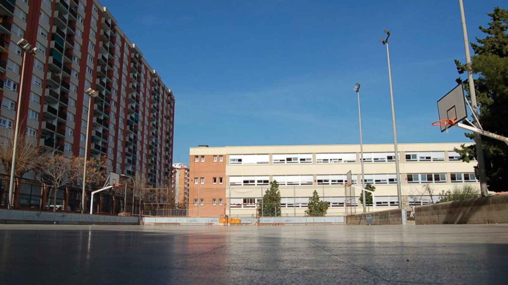 Pistas deportiva en el Institut Príncep de Viana de Sant Andreu / AYUNTAMIENTO DE BARCELONA