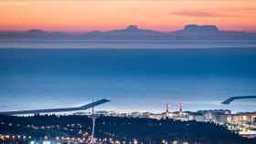 Vista panorámica de la ciudad con la isla de Mallorca de fondo / ALFONS PUERTAS - @alfons_pc