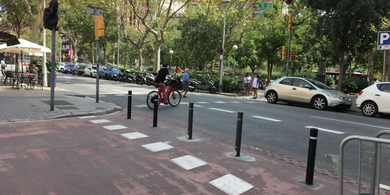 Prohibición de acceso al tráfico en la confluencia de la calle de la Muntanya con la calle de Mallorca / RP