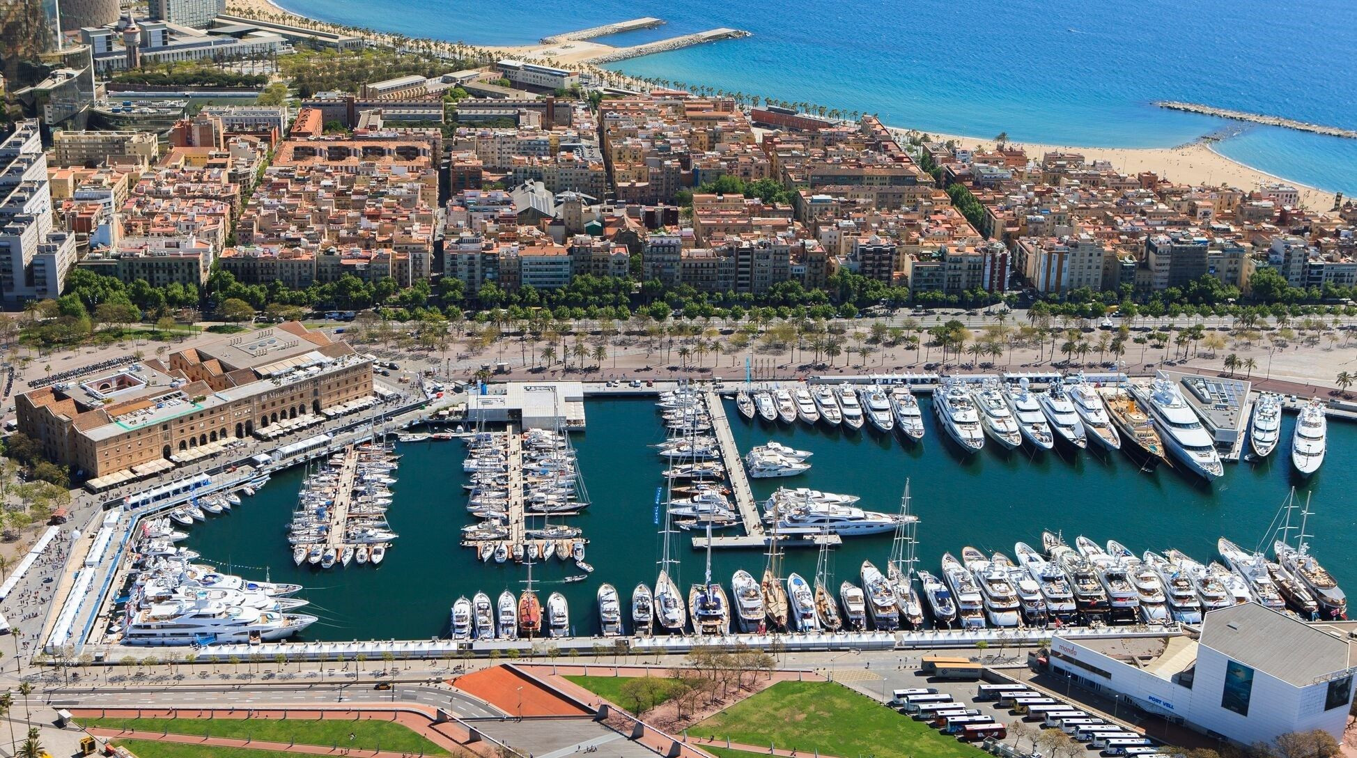 Vista aérea de la Marina Port Vell de Barcelona