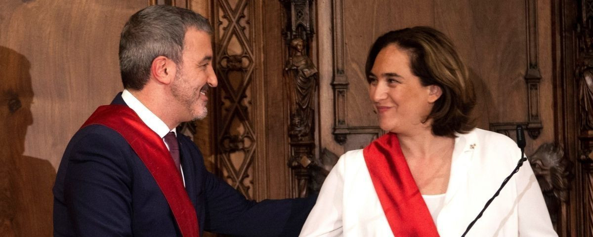 Ada Colau y Jaume Collboni durante la investidura de la alcaldesa / EFE