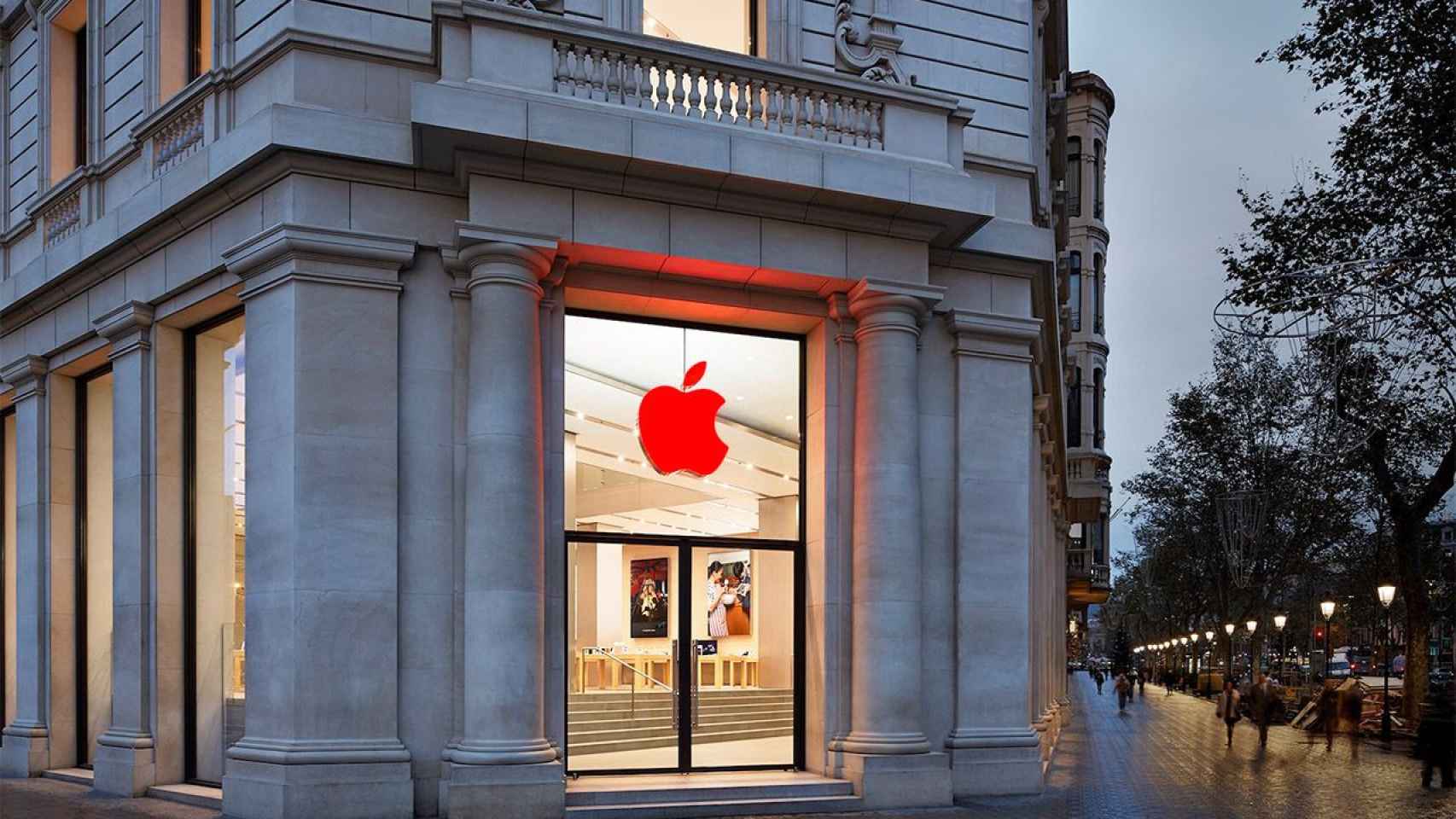 Exterior de la tienda Apple ubicada en paseo de Gràcia