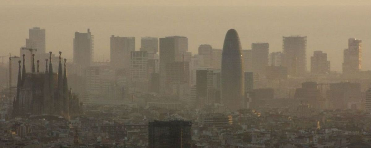 Episodio de contaminación en la ciudad de Barcelona / ARCHIVO