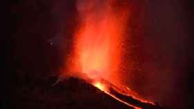 Erupción en el volcán de La Palma / EFE / MIGUEL CALERO
