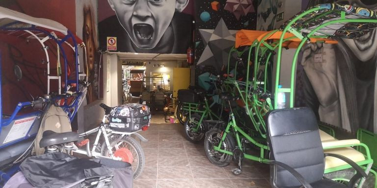 El garaje de J.P, la antigua compañía Funky Cycle / GUILLEM ANDRÉS