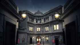 Vista nocturna de la fachada del Museo de Cera de Barcelona / CEDIDA