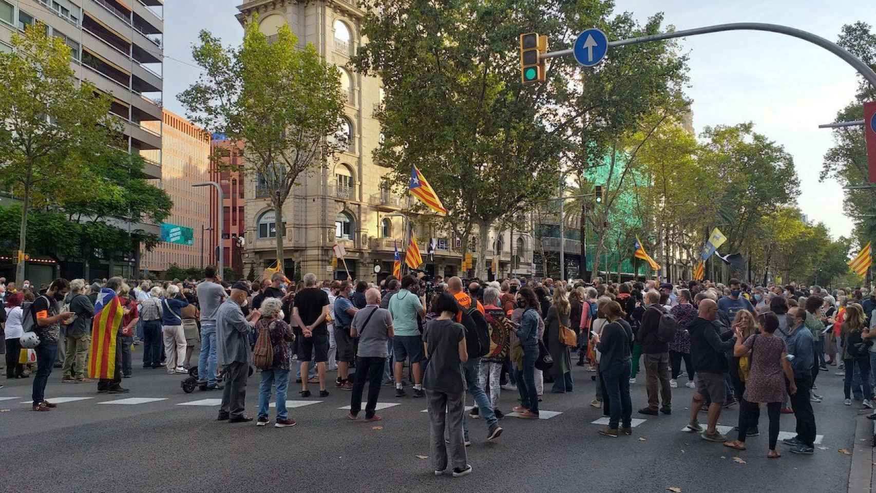 La Diagonal cortada, este viernes, para protestar por el arresto de Puigdemont / TWITTER JORDI CUIXART