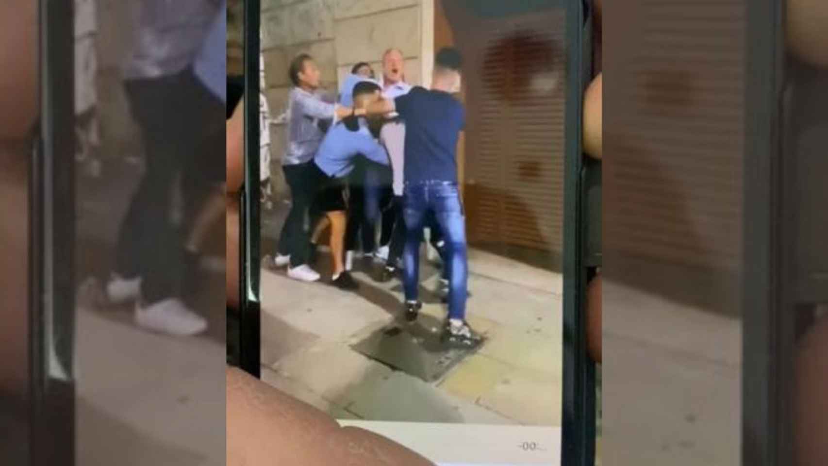 Robo con violencia a un turista en una noche de vandalismo en Barcelona / RRSS