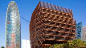 Edificio de CNMC junto a la Torre Agbar de Barcelona / GOOGLE MAPS