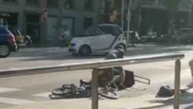 Un ciclista atropella a un peatón y se pelean en Barcelona / SOCIAL DRIVE