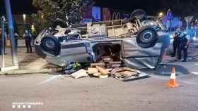 Así quedó el coche tras el accidente de los tres ladrones en Cornellà / MOSSOS D'ESQUADRA