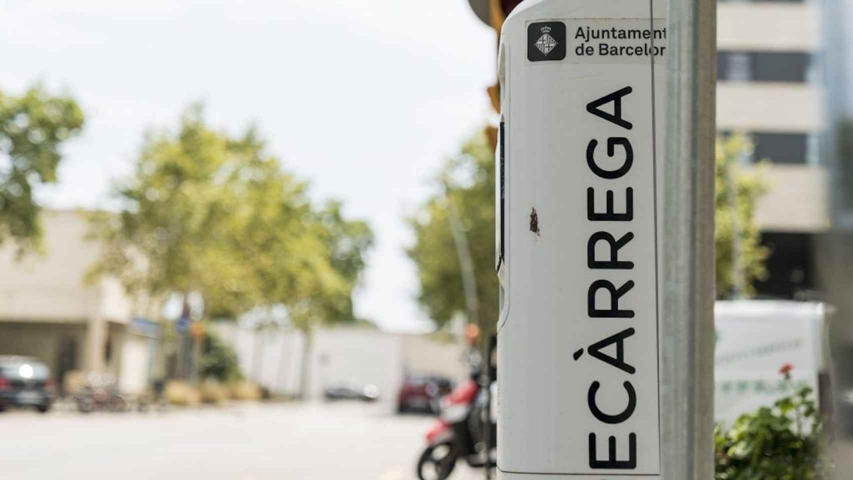 Un punto de recarga eléctrico en Barcelona / AYUNTAMIENTO DE BARCELONA