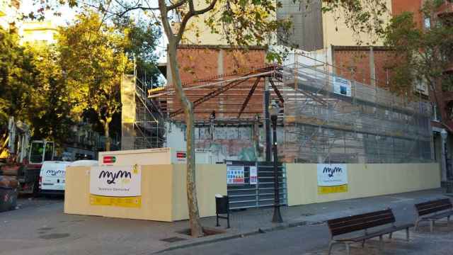 El solar de la antigua gasolinera de la avenida de Gaudí con Marina / METRÓPOLI - JORDI SUBIRANA