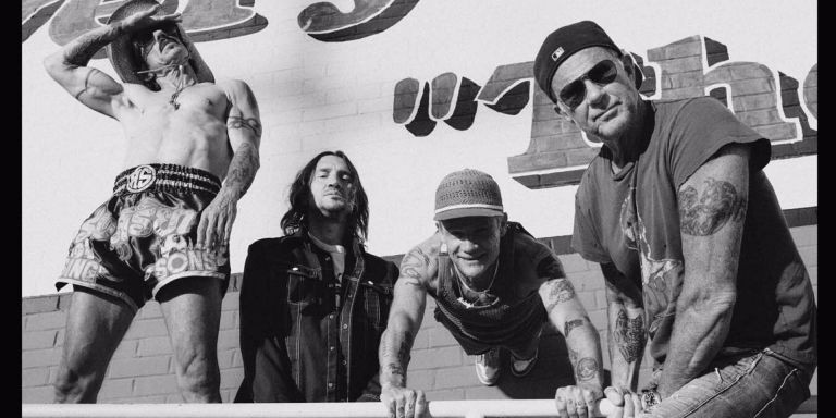 Cartel de los conciertos de Red Hot Chili Peppers en Sevilla y Barcelona