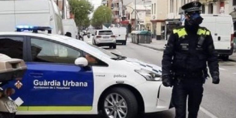 Un coche de la Guardia Urbana de L'Hospitalet de Llobregat / HOSPITALET
