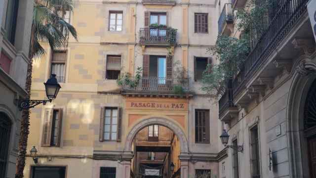 Pasaje de la falta de ortografía en el barrio Gòtic de Barcelona / INMA SANTOS