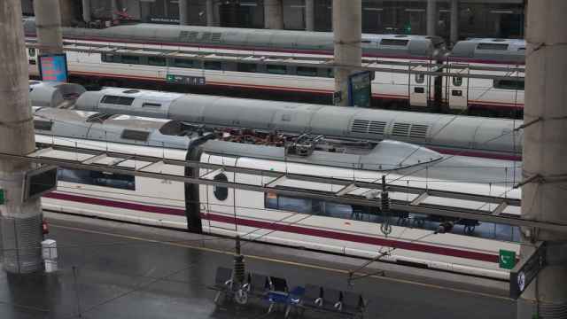 Varios trenes en andenes en la estación de Atocha / Marta Fernández Jara - Europa Press