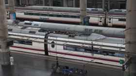 Varios trenes en andenes en la estación de Atocha / Marta Fernández Jara - Europa Press