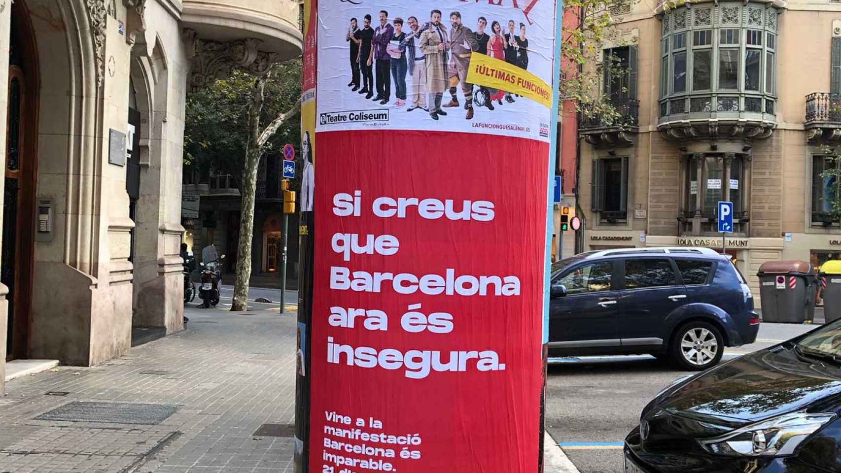 Carteles en el centro de Barcelona con el anuncio de la convocatoria de Barcelona es imparable / MA