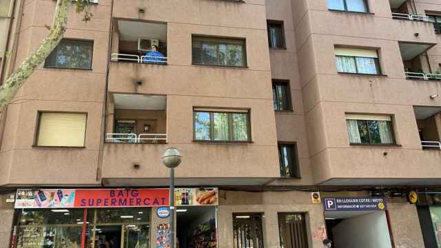 El edificio donde vivía Cristhian, en la Avenida de la Playa de Sant Adrià de Besòs / METRÓPOLI