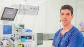 El doctor Gonzalo Samitier, cirujano ortopédico especializado en lesiones deportivas del Centro Médico Quirónsalud Aribau / QUIRÓNSALUD