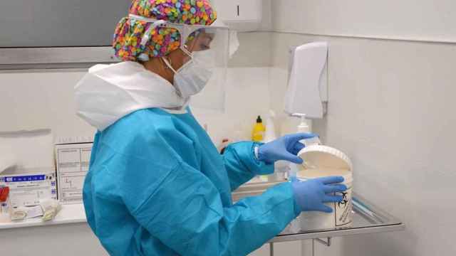 Una sanitaria en un laboratorio durante la pandemia del coronavirus / EUROPA PRESS