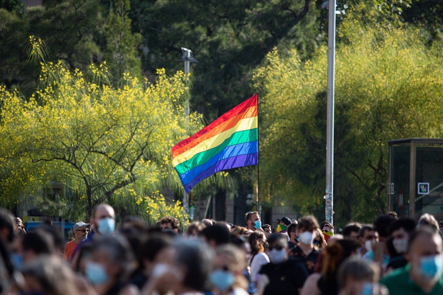 Bandera LGTBI en una manifestación en Barcelona / EUROPA PRESS