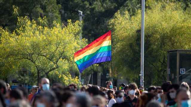 Bandera LGTBI en una manifestación en Barcelona / EUROPA PRESS
