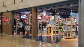 Disney Store de la Illa Diagonal, la última tienda que le quedaba a la compañía en Barcelona / ILLA DIAGONAL