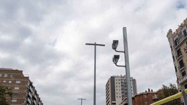 Radar colocado a la entrada del tunel de Glòries / PABLO MIRANZO