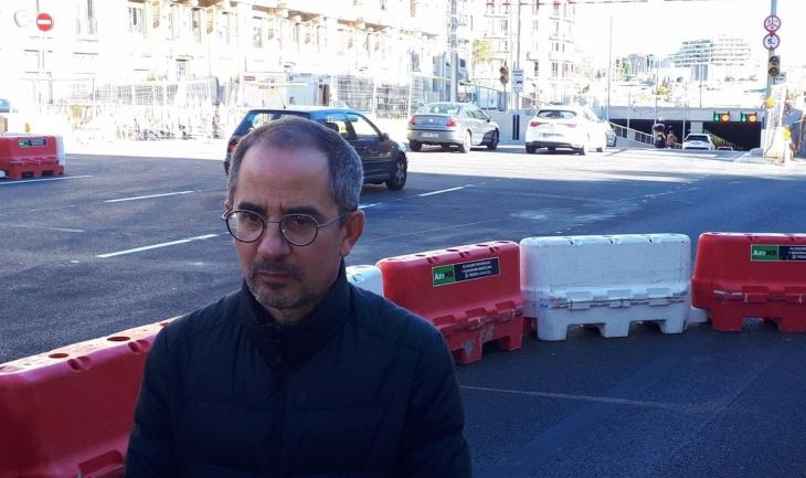 El gerente de Movilidad e Infraestructuras del Ayuntamiento de Barcelona, Manuel Valdés, ante la entrada al nuevo túnel de Glòries en sentido Besòs / EUROPA PRESS