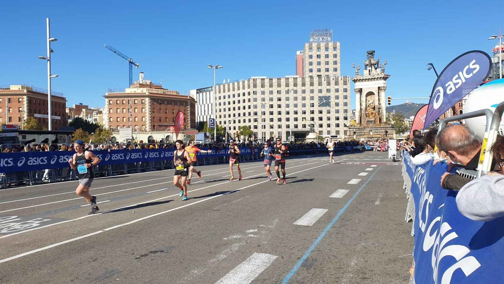 Punto de llegada y salida de la Zurich Marató de Barcelona en plaza Espanya - EUROPA PRESS