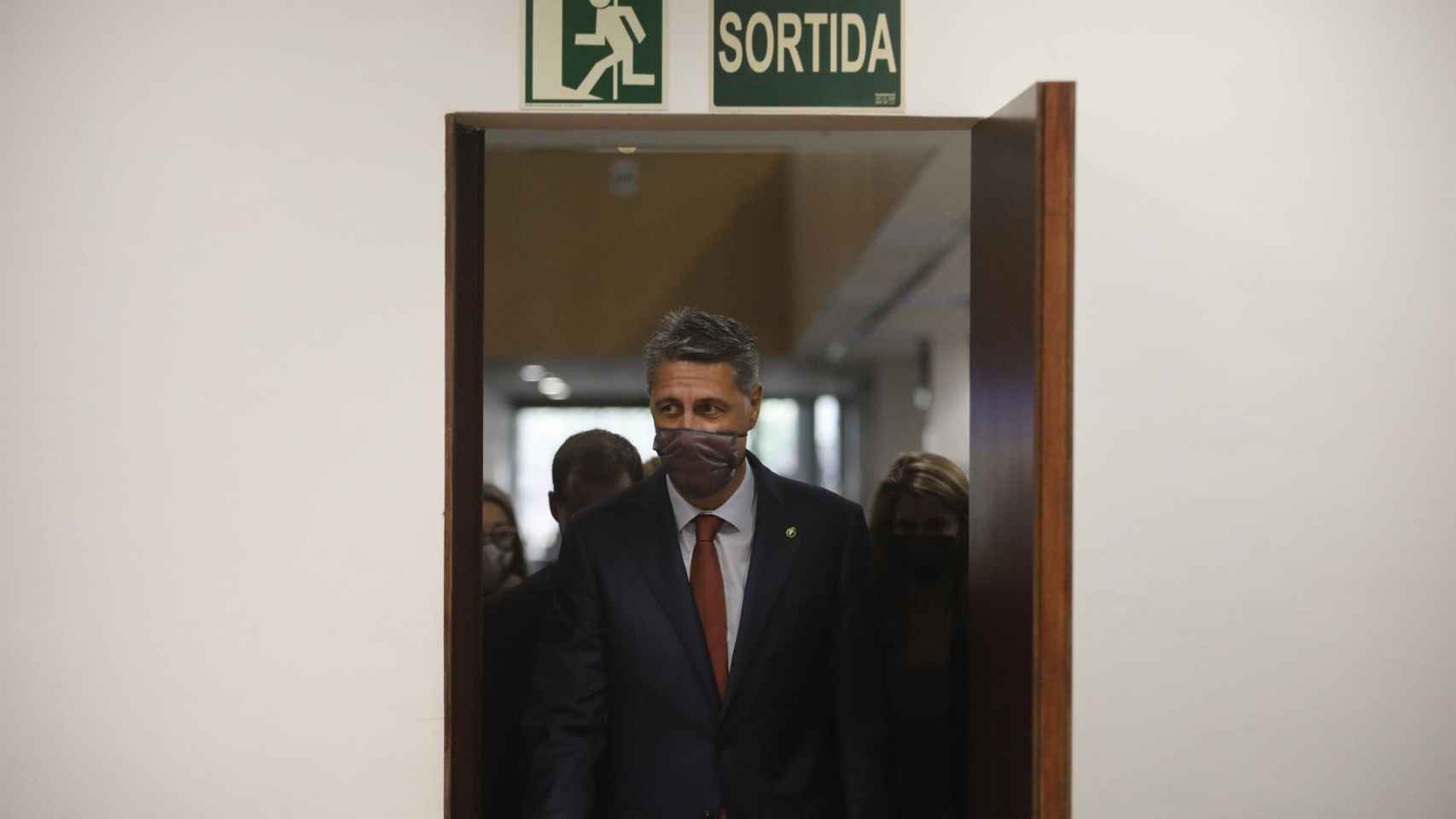 El alcalde de Badalona,, Xavier García Albiol (PP), durante su comparecencia tras registrarse la moción de censura para desplazarlo del cargo. - KIKE RINCÓN- EUROPA PRESS
