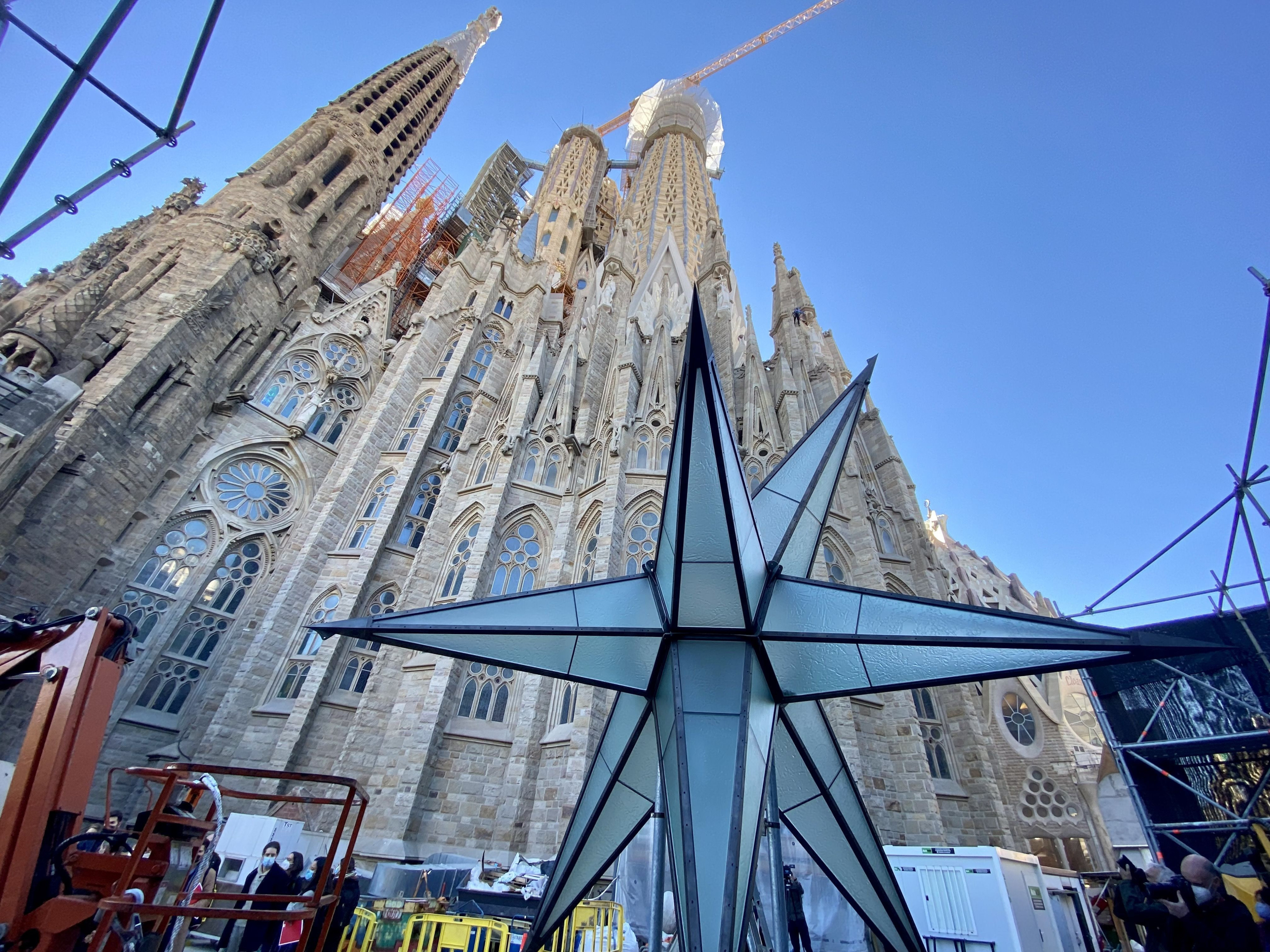 La nueva estrella de la Sagrada Família, que se iluminó el pasado 8 de diciembre / METRÓPOLI