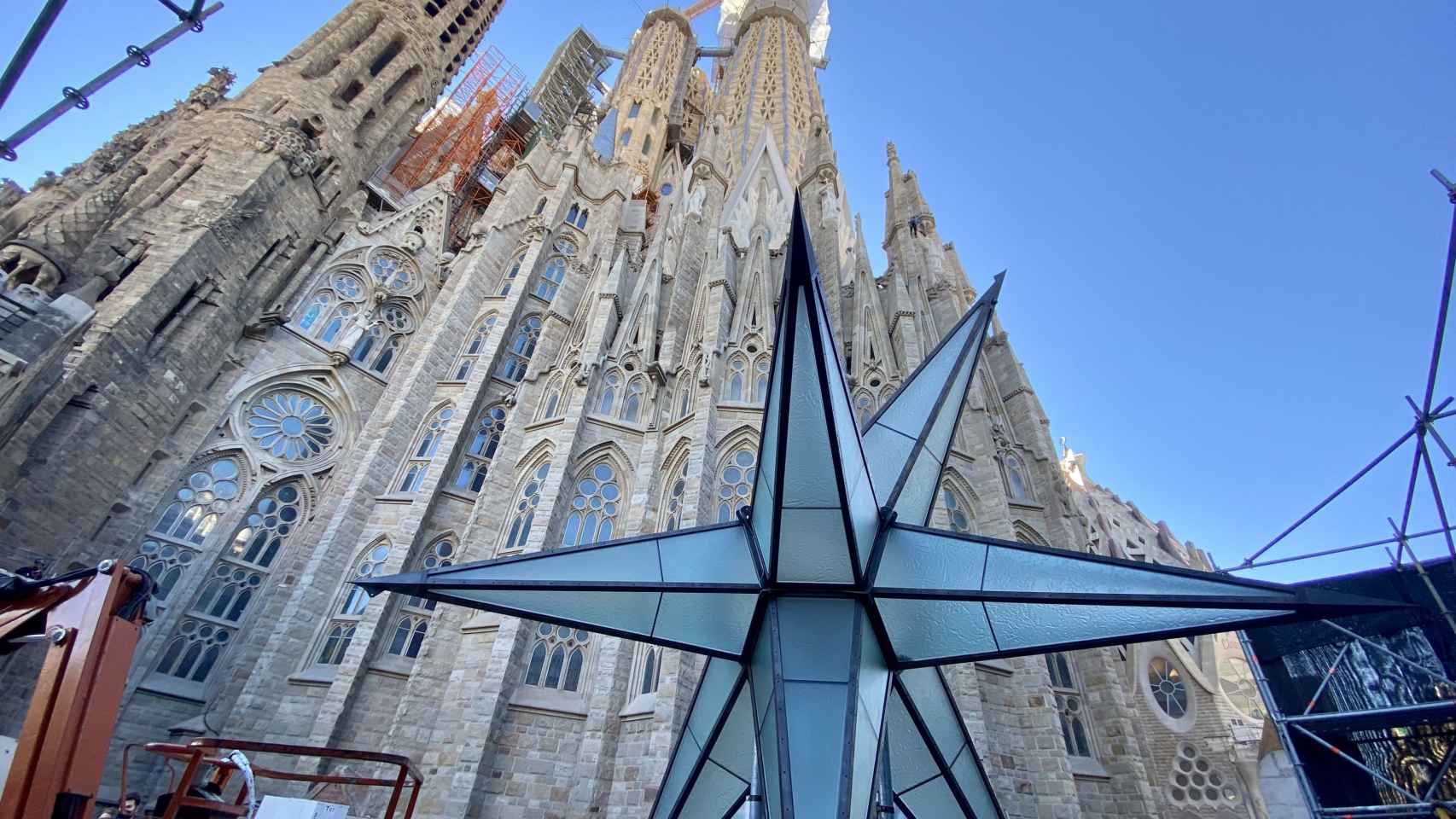 La nueva estrella de la Sagrada Família, que se iluminó el pasado 8 de diciembre / METRÓPOLI