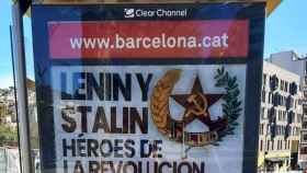 Propaganda comunista en una marquesina del bus de la avenida de Vallcarca / CEDIDA
