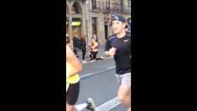 Pedida de mano durante la Maratón de Barcelona / TWITTER