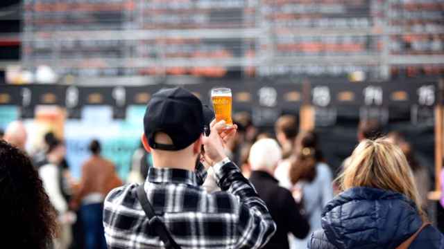 Un visitante en el Barcelona Beer Festival, que vuelve el próximo diciembre / CEDIDA