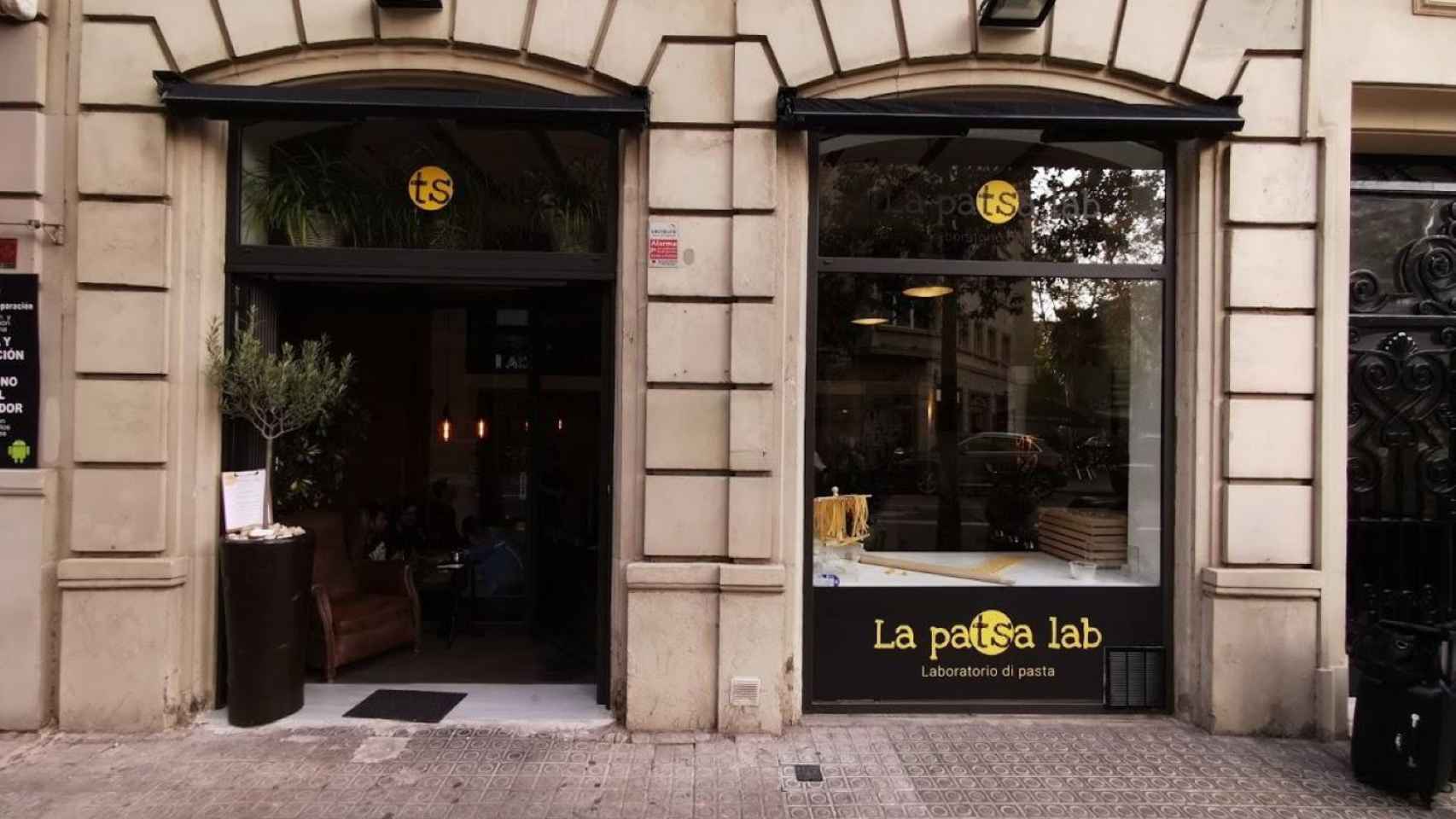 Exterior de La Patsa Lab, tercer mejor restaurante de Barcelona según TripAdvisor
