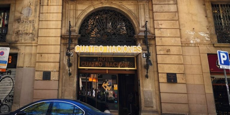 Fachada del Hotel Cuatro Naciones de la Rambla de Barcelona / INMA SANTOS