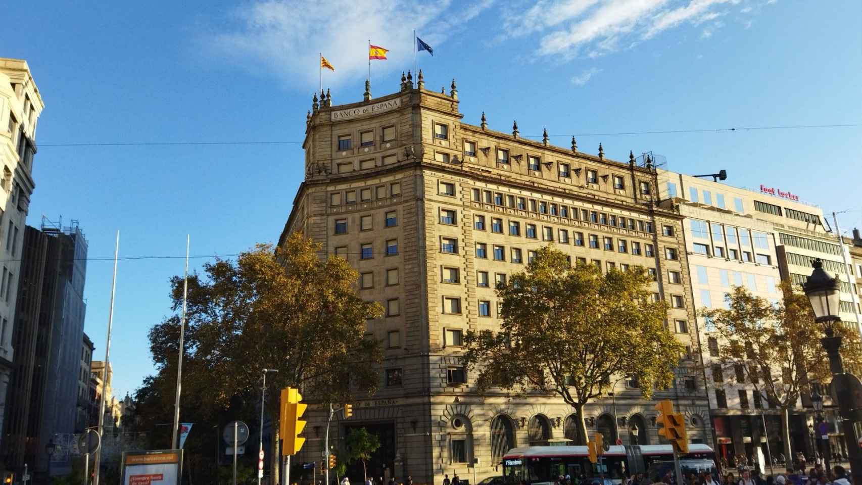 El edificio del Banco de España, en plaza de Catalunya / METRÓPOLI - JORDI SUBIRANA
