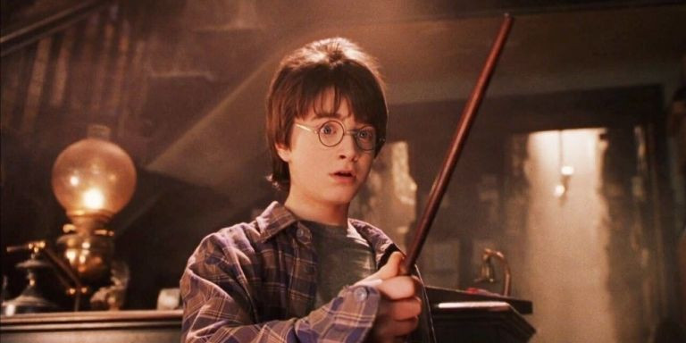 Harry Potter en una de las escenas de la película / HARRY POTTER Y LA PIEDRA FILOSOFAL