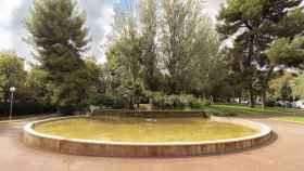 Fuente situada en el jardín dedicado William Shakespeare en les Corts / INMA SANTOS