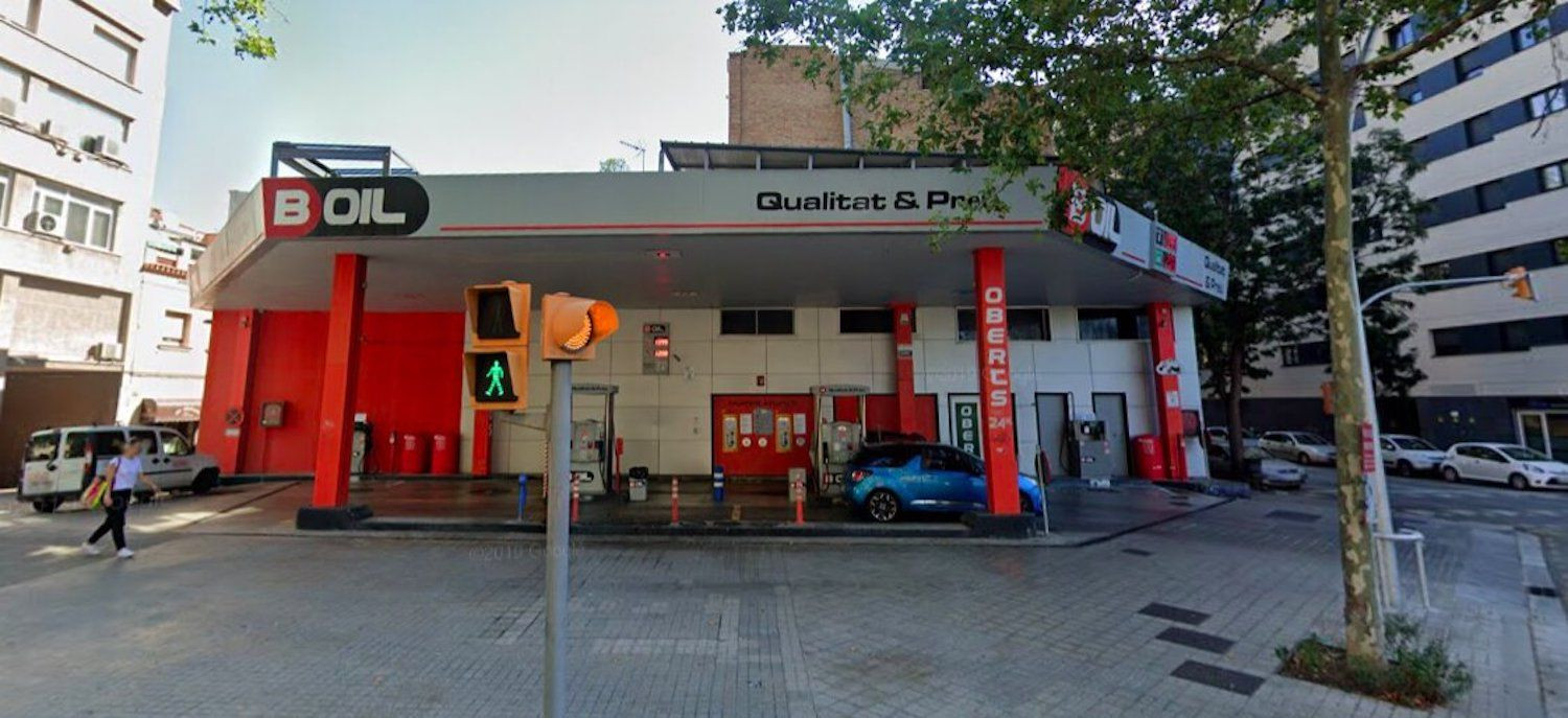 La gasolinera más barata de Barcelona es B-OIL de Bac de Roda / GOOGLE STREET VIEW