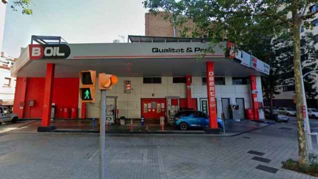 La gasolinera más barata de Barcelona es B-OIL de Bac de Roda / GOOGLE STREET VIEW