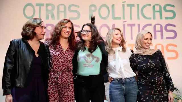 Ada Colau, a la izquierda, en el acto de València con Yolanda Díaz / EFE