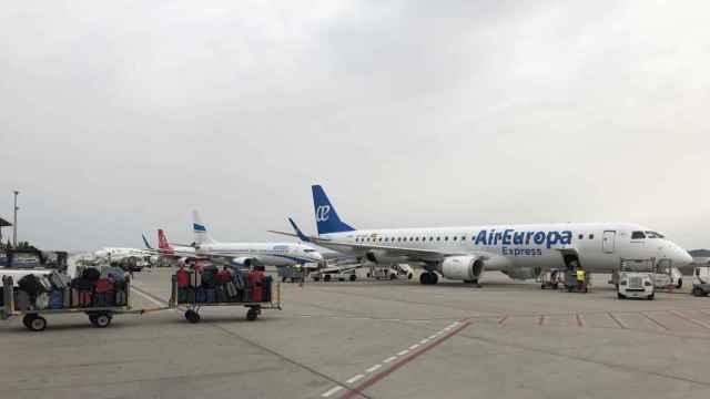 Imagen de archivo de un avión en el aeropuerto de Zaragoza / AENA