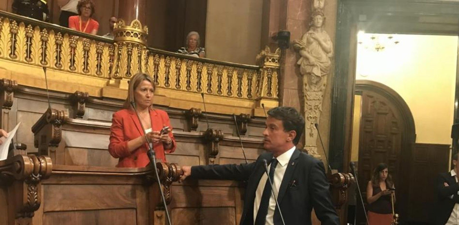 Eva Parera y Manuel Valls en un pleno presidido por Colau / EUROPA PRESS