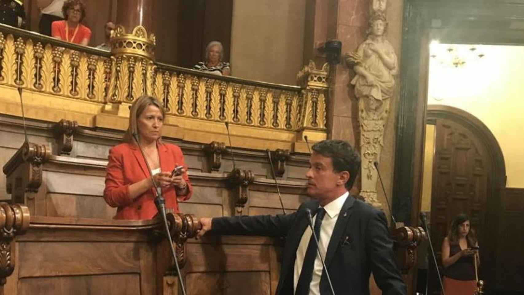 Eva Parera y Manuel Valls en un pleno presidido por Colau / EUROPA PRESS